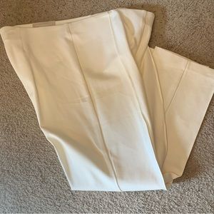 Chico’s size 3.5 (size 18 equivalent) Juliet so slimming pants in ecru.